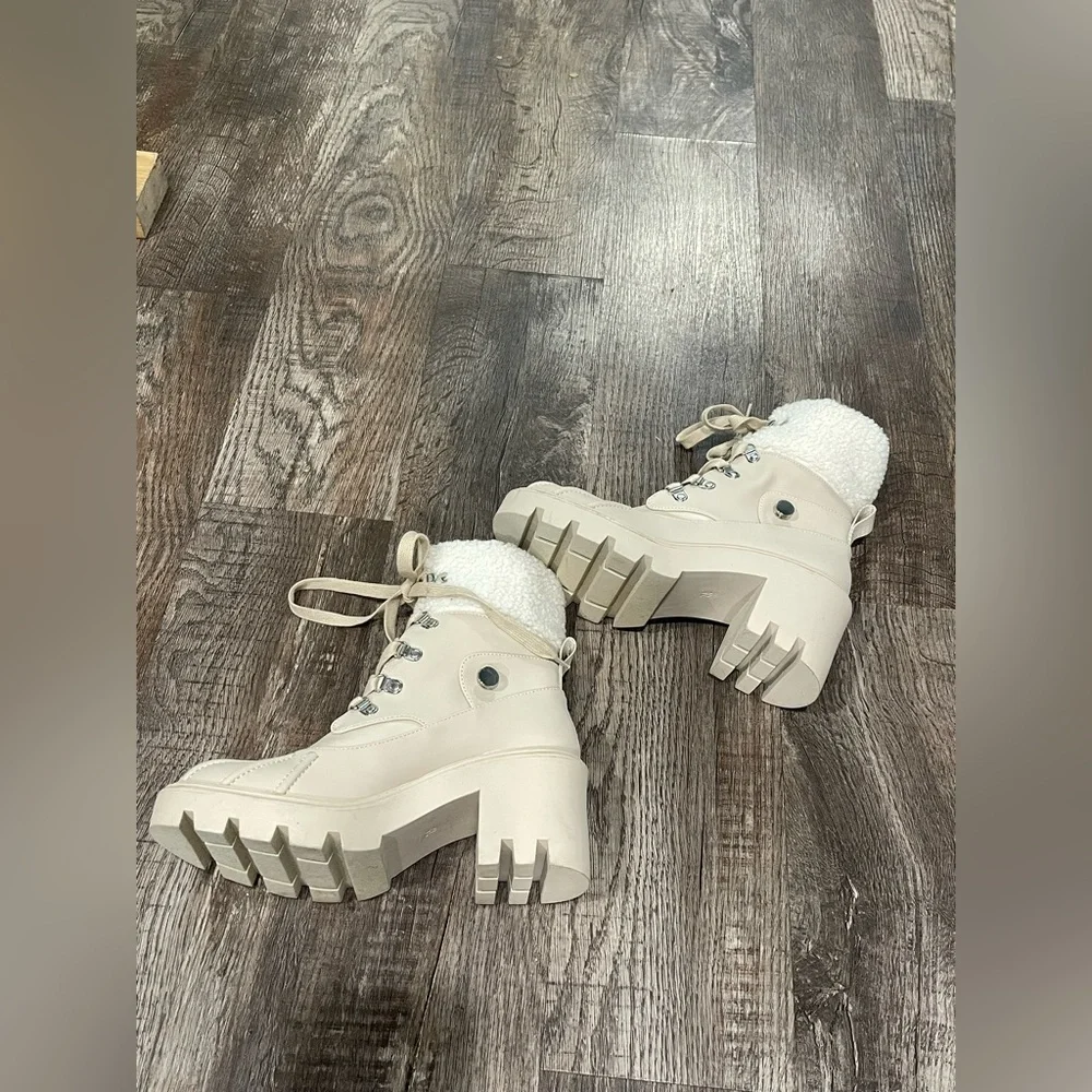 Steve‎ Madden Women's Cream Lace-Up Ankle Boots